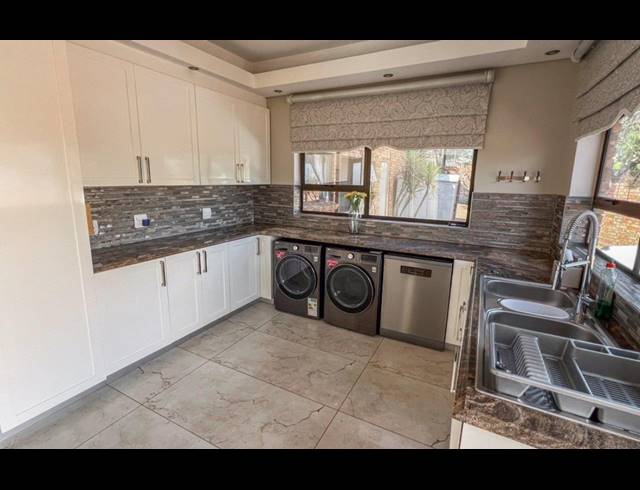 6 BEDROOM HOUSE FOR SALE IN MEYERSDAL